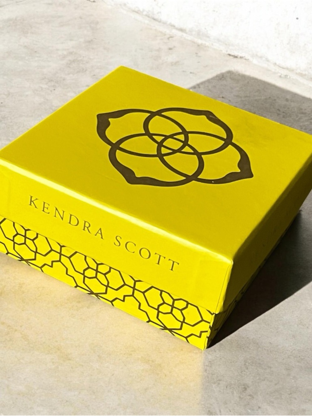 Kendra Scott Carla Earrings